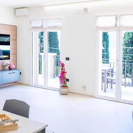 Benaco Apartment