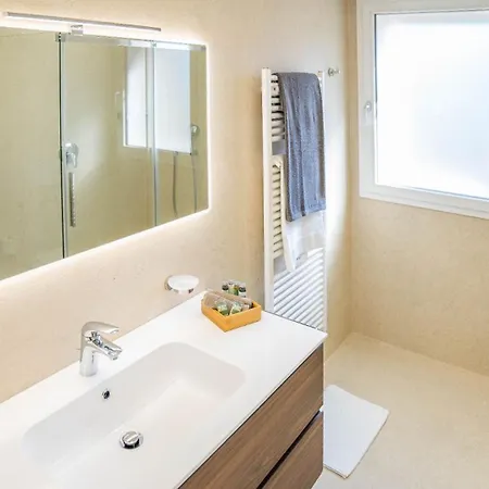 Benaco Apartment *