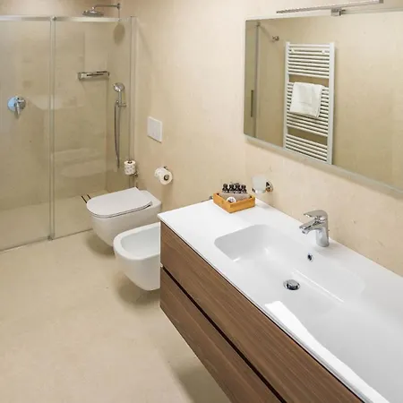 Benaco Apartment *