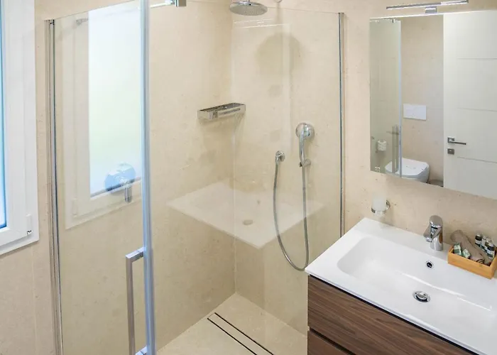 Benaco * توري ديل بيناكو